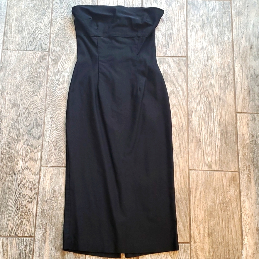 Bodycon black strapless dress